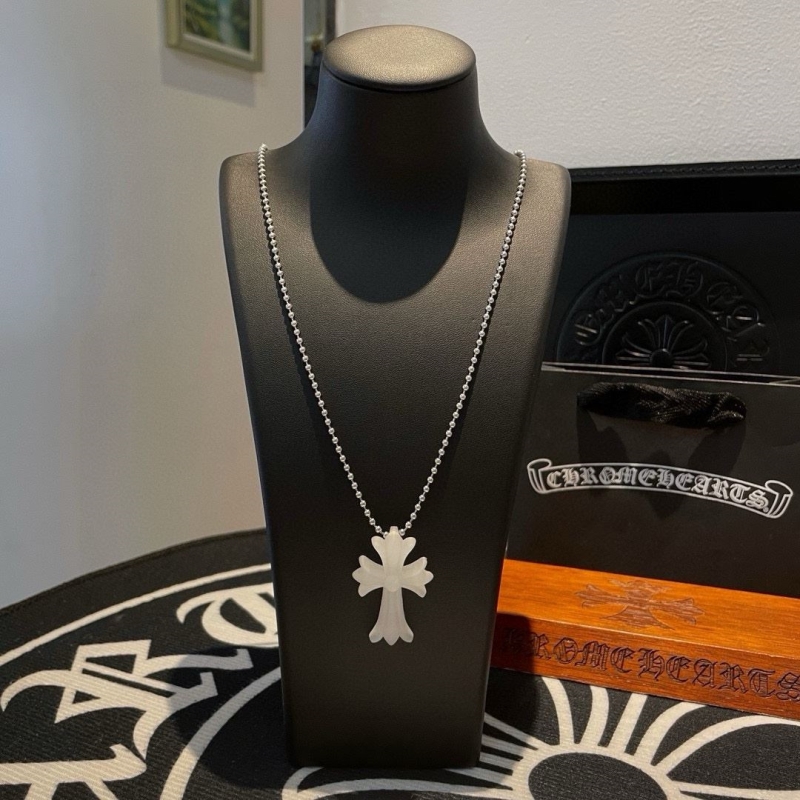 Ch*0me He**ts necklaces